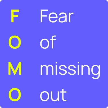 Ein lila Hintergrund mit dem Text 'FOMO' in vertikaler gelber Schrift auf der linken Seite und den Worten 'Fear of missing out' in weißer Schrift auf der rechten Seite.